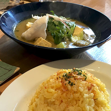 ケロッグ＆カリー　豆腐とチキンたっぷり野菜の山下町グリーンカレー