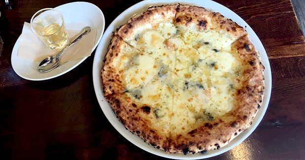 ピッツェリアバルケッタ(Pizzeria Barchetta)クアトロフォルマッジ
