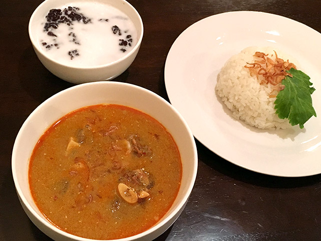 ダポール・コネン Dapoer Koneng Indonesian Cafe インドネシア料理店