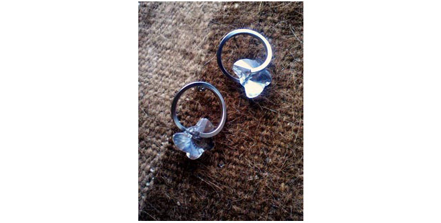 ピアス